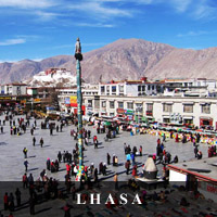 photo of Jwo Khang courtyard in Lhasa