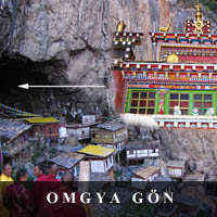 photo of Omgya monastary located within a cave in Yunan